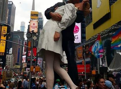 The famous "kiss" in Times Square